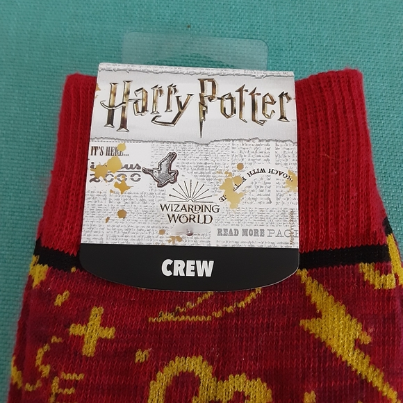 Harry Potter Red and Gold Crew Socks Size 5-10 - Picture 2 of 3